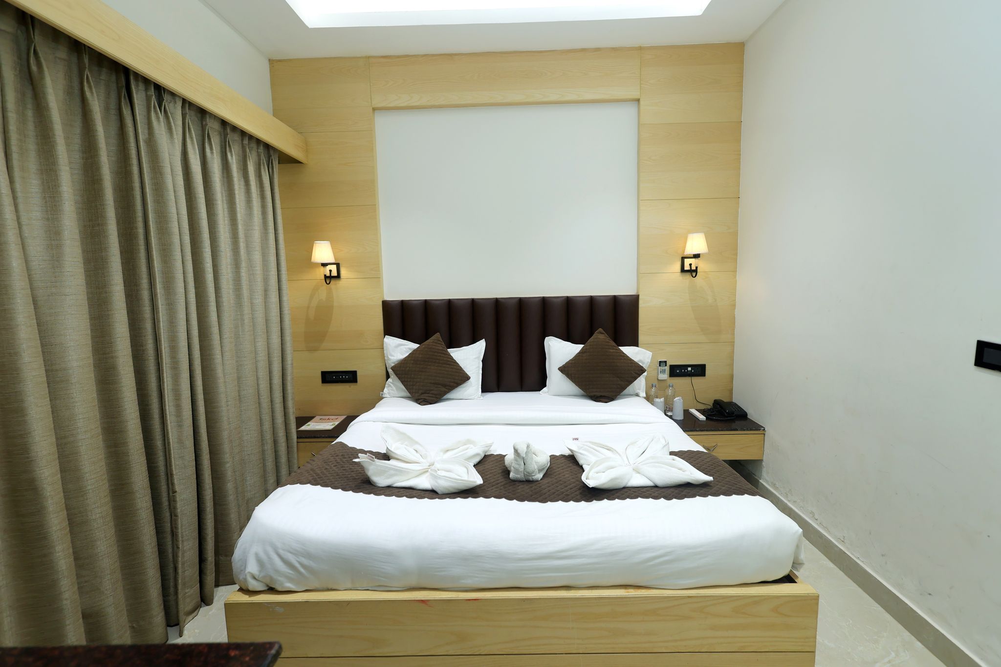 Hotel Sar Kamla Dham Deluxe Room 2