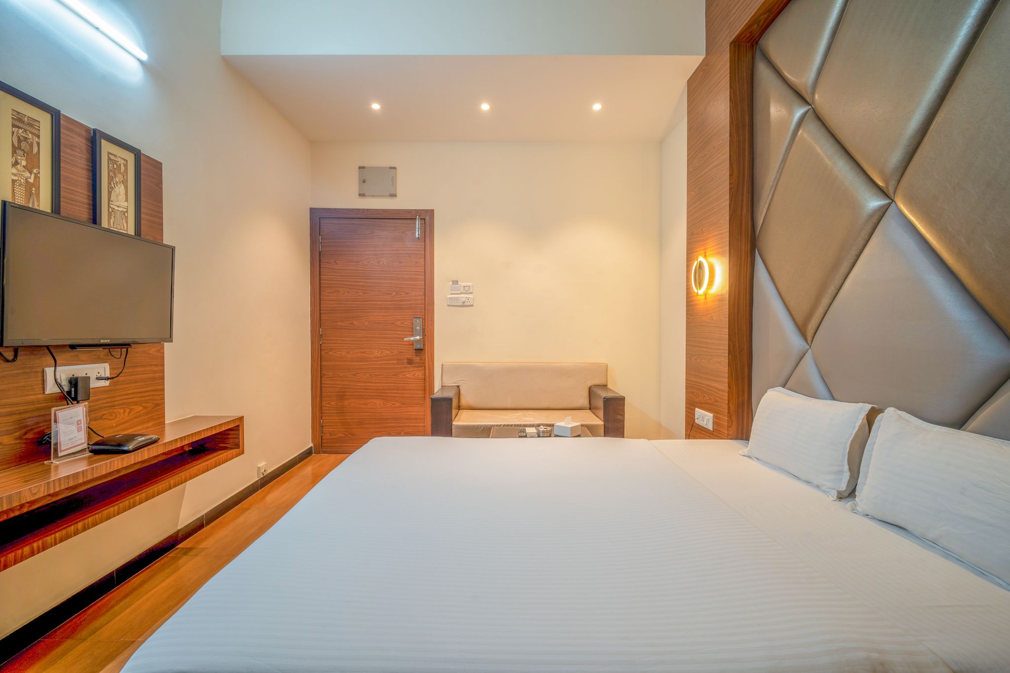 Hotel Varun Deluxe Room 9