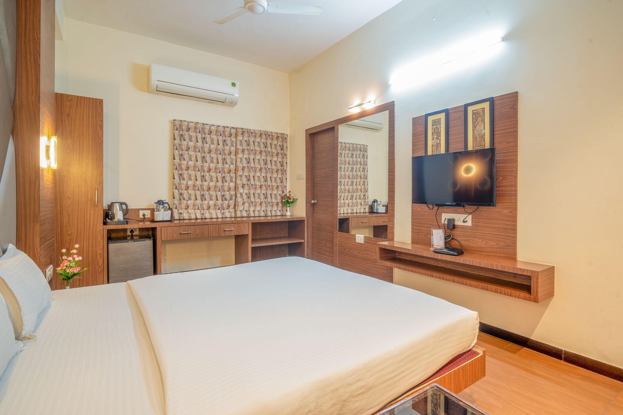 Hotel Varun Deluxe Room 16