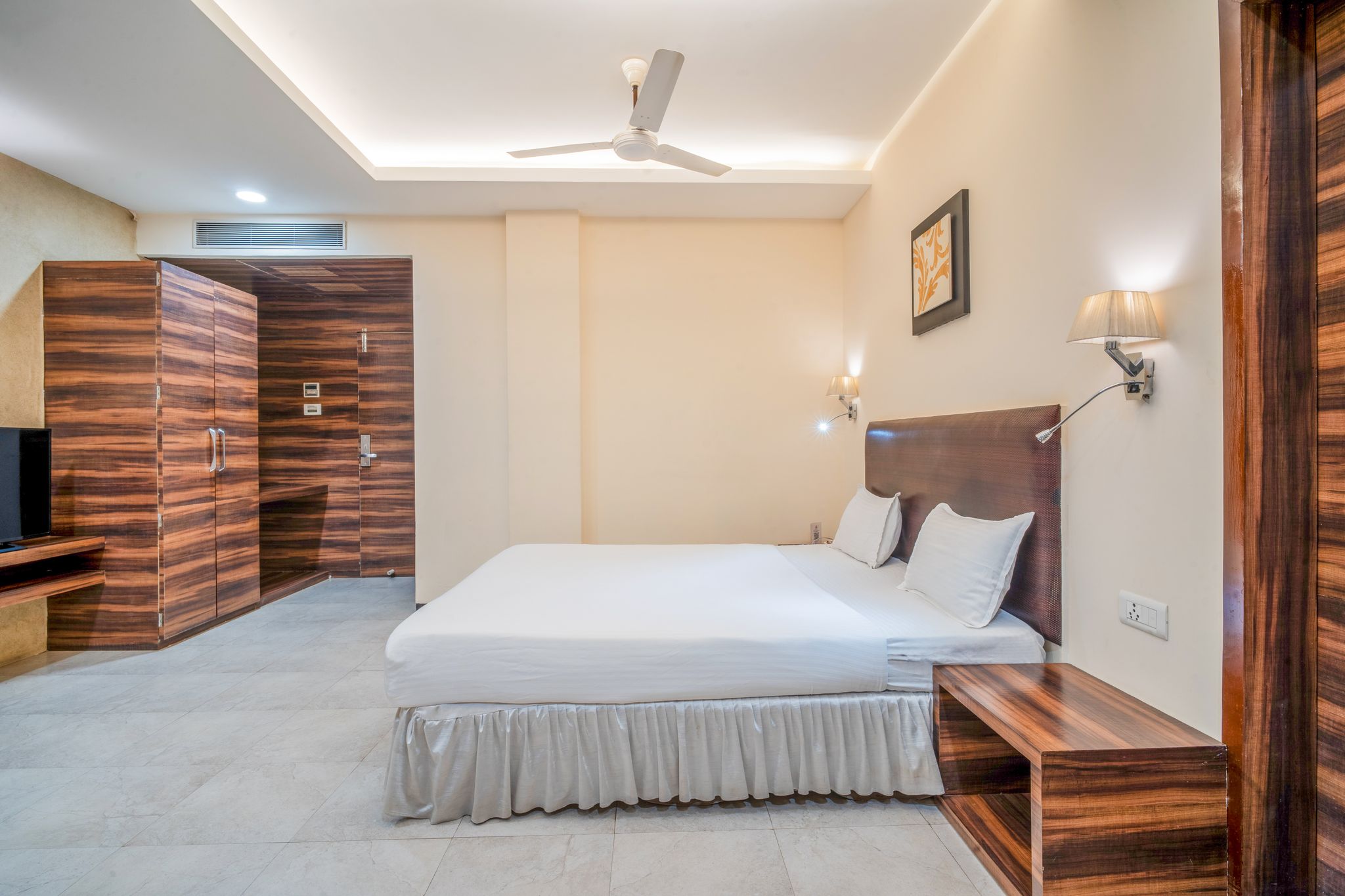 Hotel Varun Super Deluxe Room