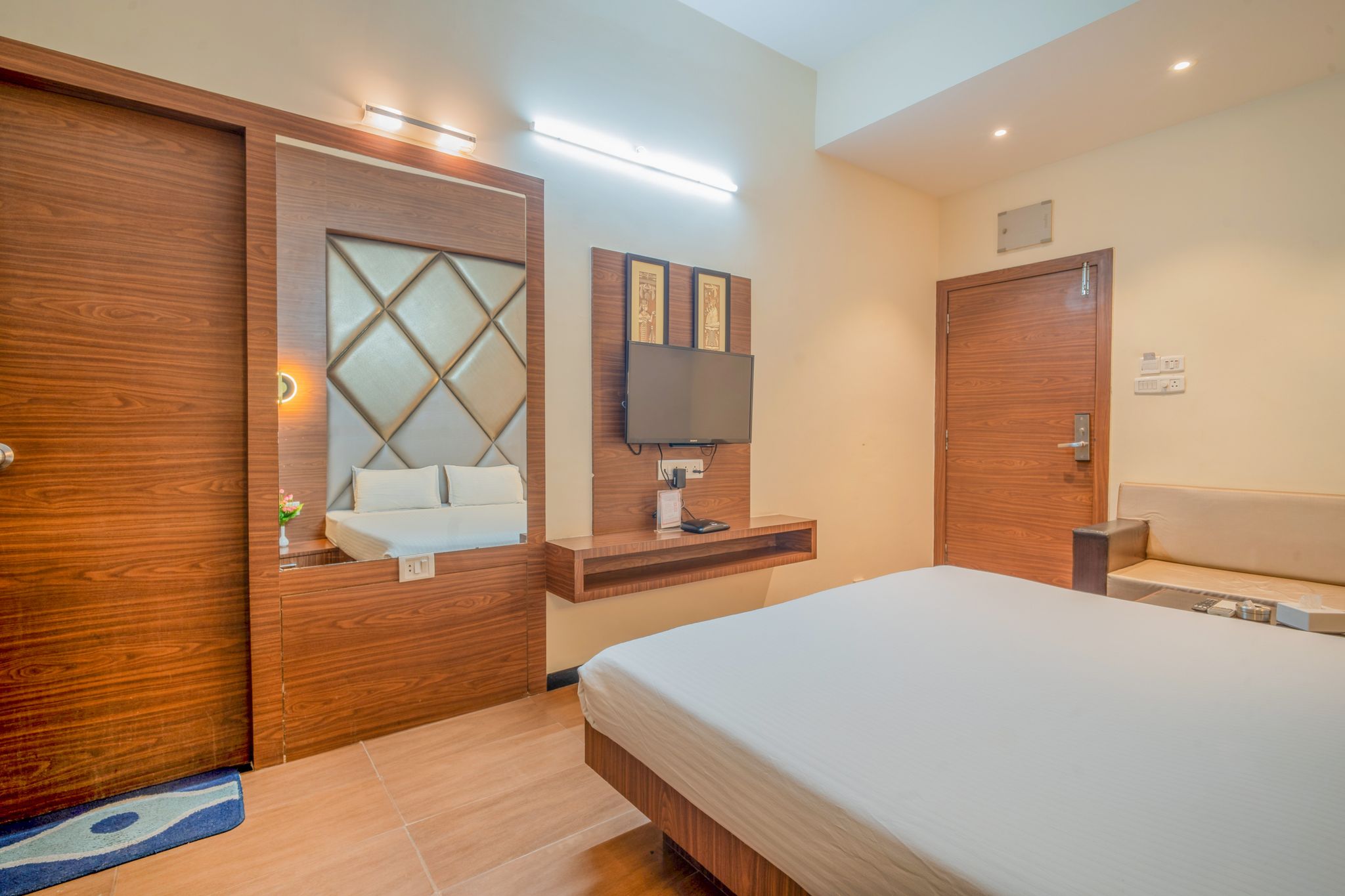 Hotel Varun Deluxe Room 4