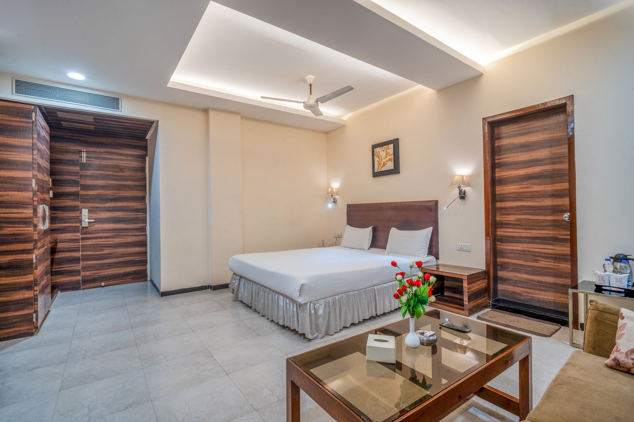 Hotel Varun Super Deluxe Room 7