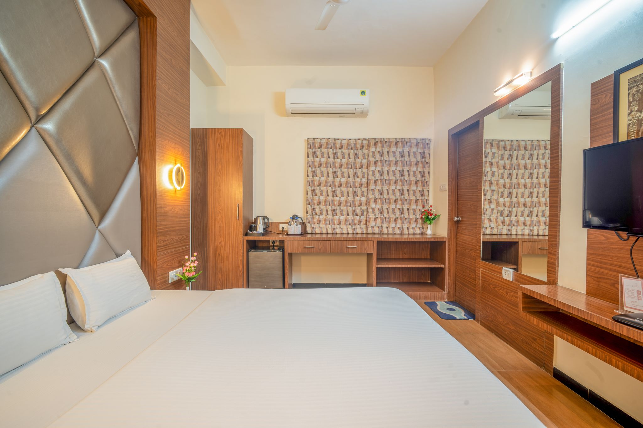 Hotel Varun Deluxe Room