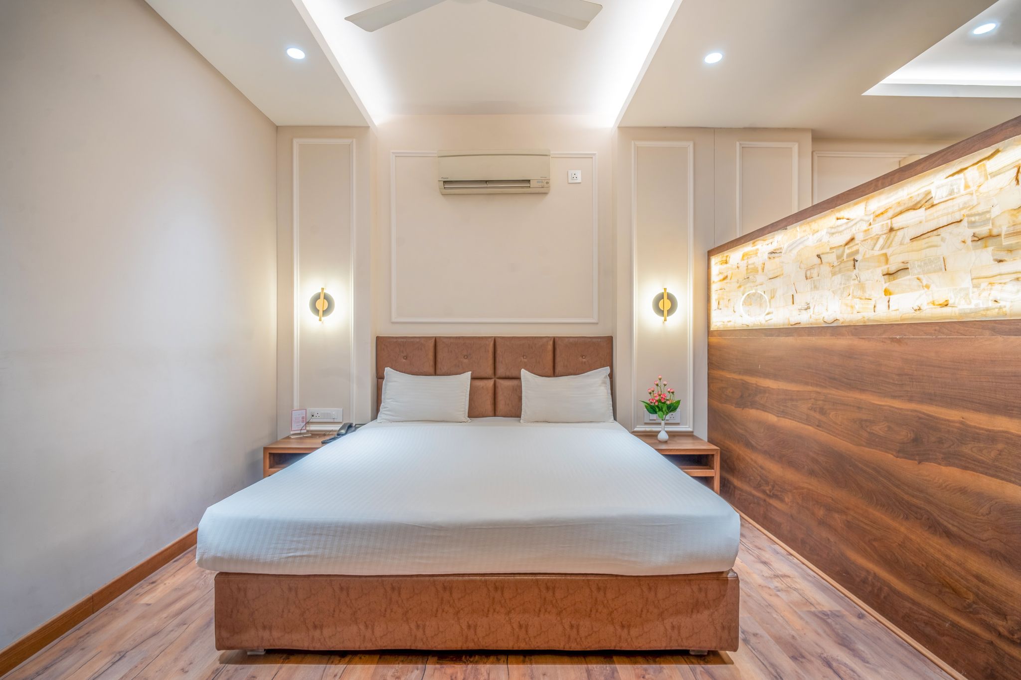 Hotel Varun Super Deluxe Room 5