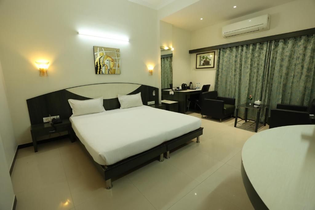 Hotel Varun Deluxe Room 6