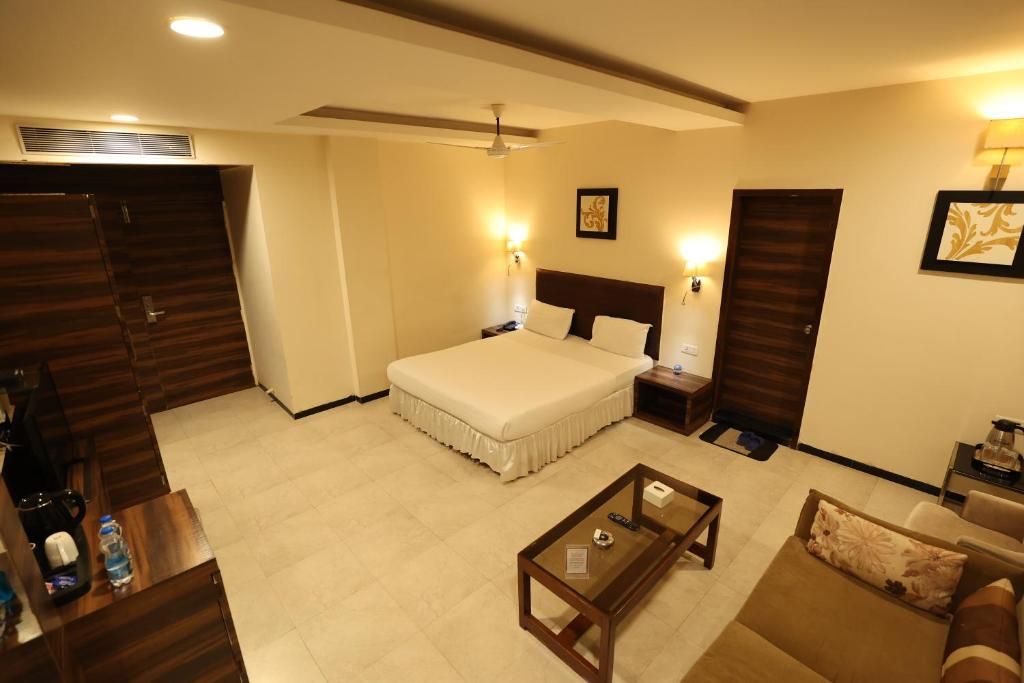 Hotel Varun Super Deluxe Room 4