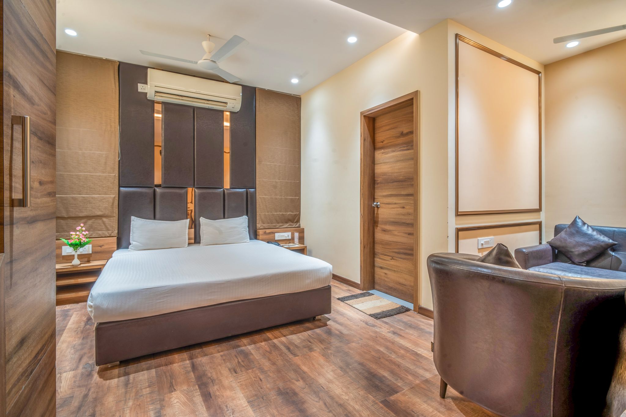 Hotel Varun Super Deluxe Room 20