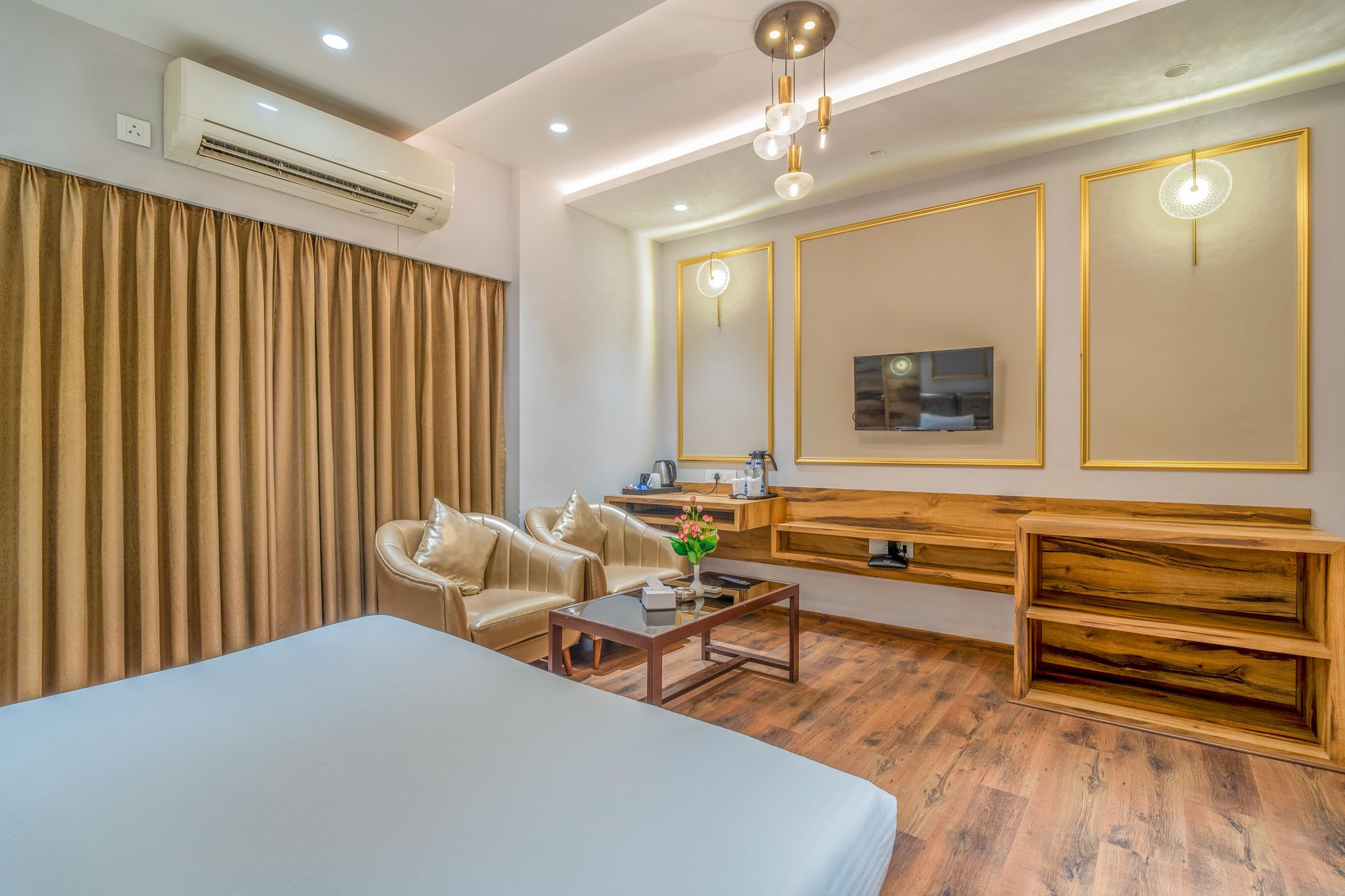 Hotel Varun Family Room 12