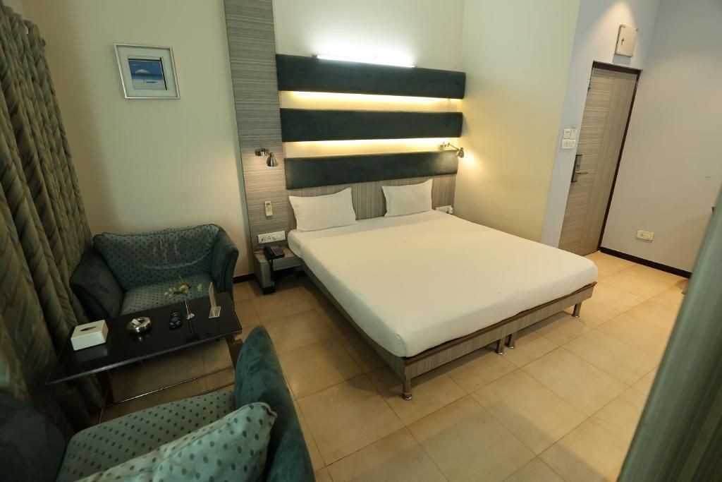 Hotel Varun Deluxe Room 5