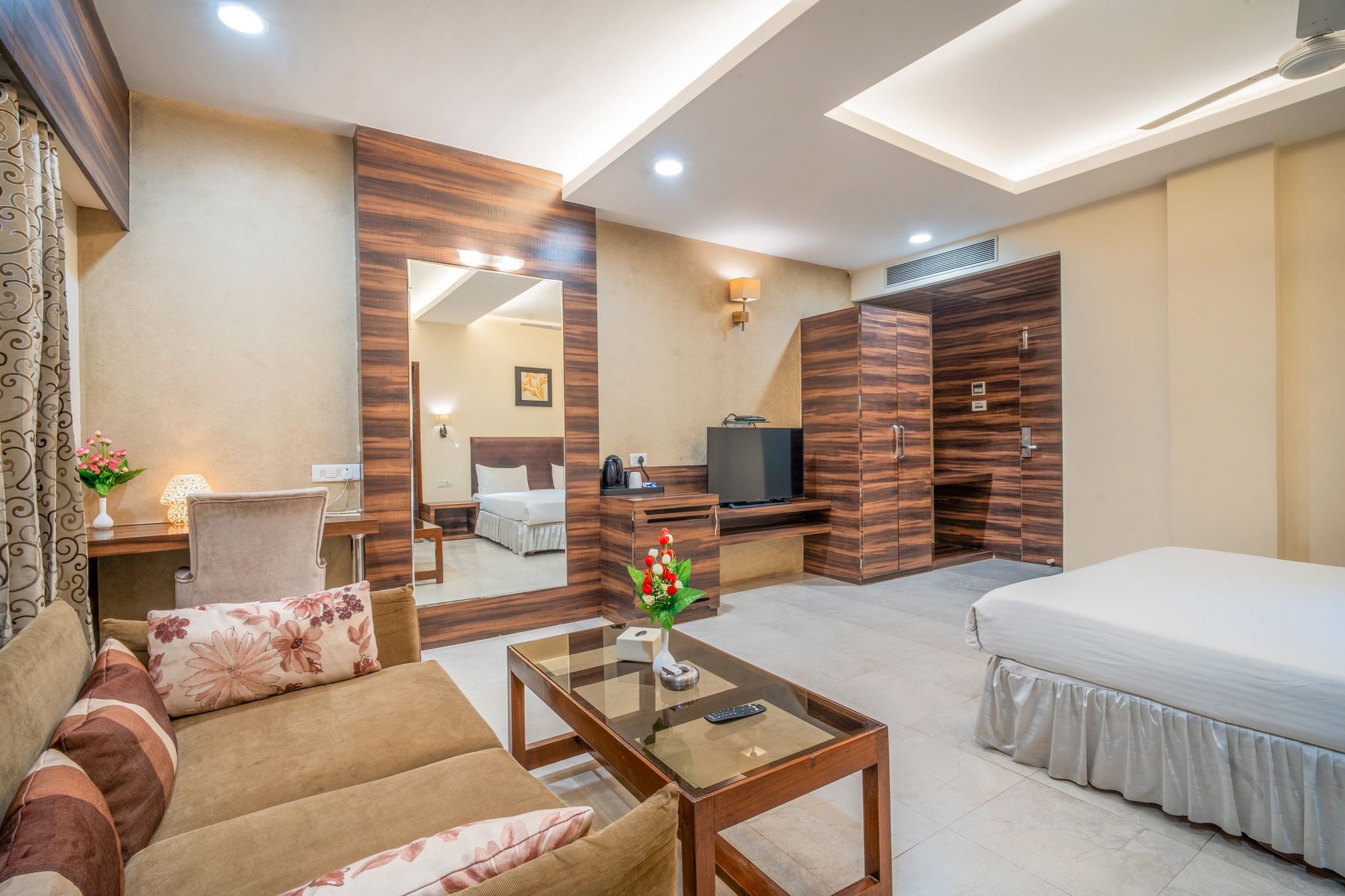 Hotel Varun Super Deluxe Room 8