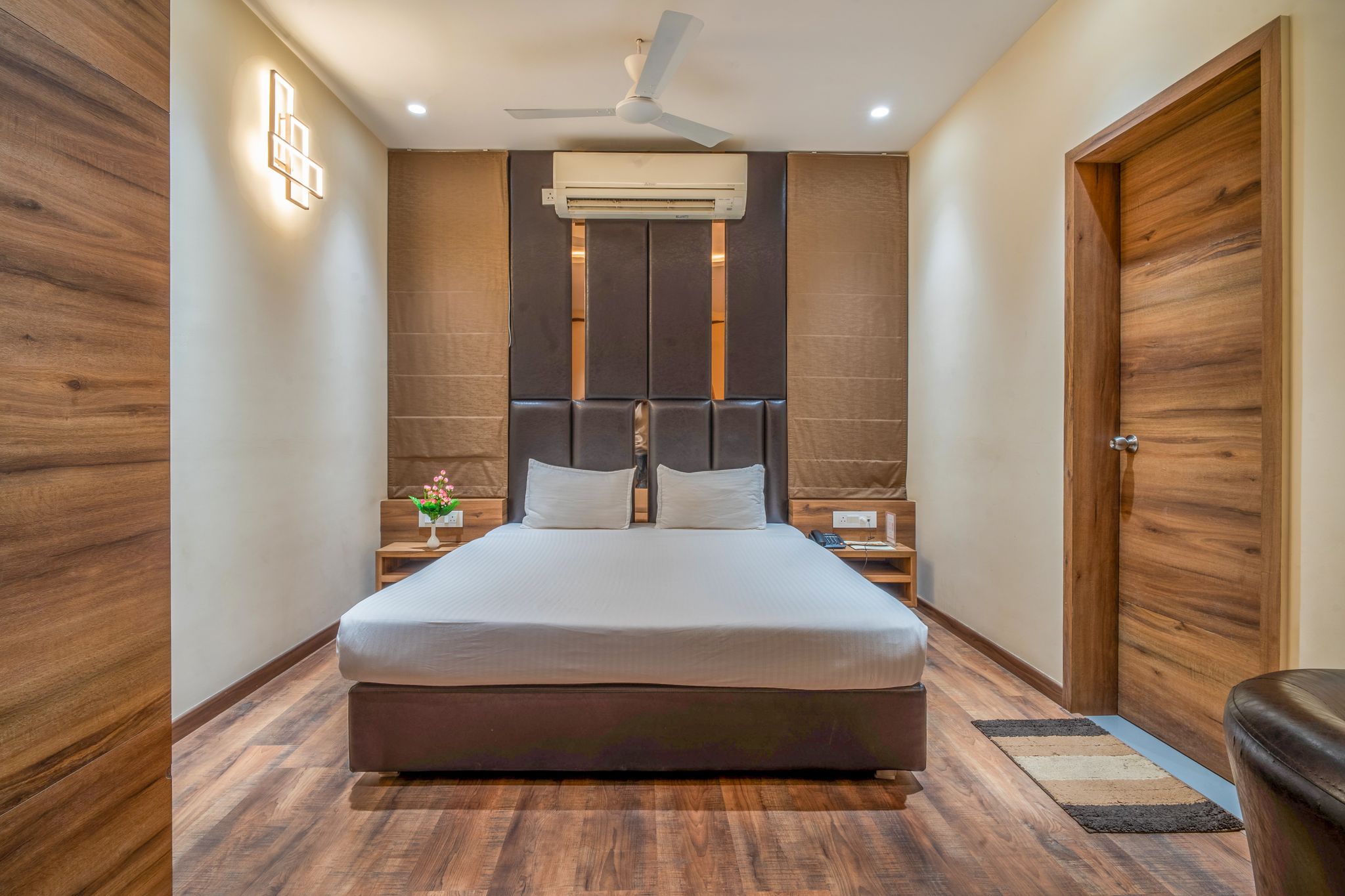 Hotel Varun Super Deluxe Room 4