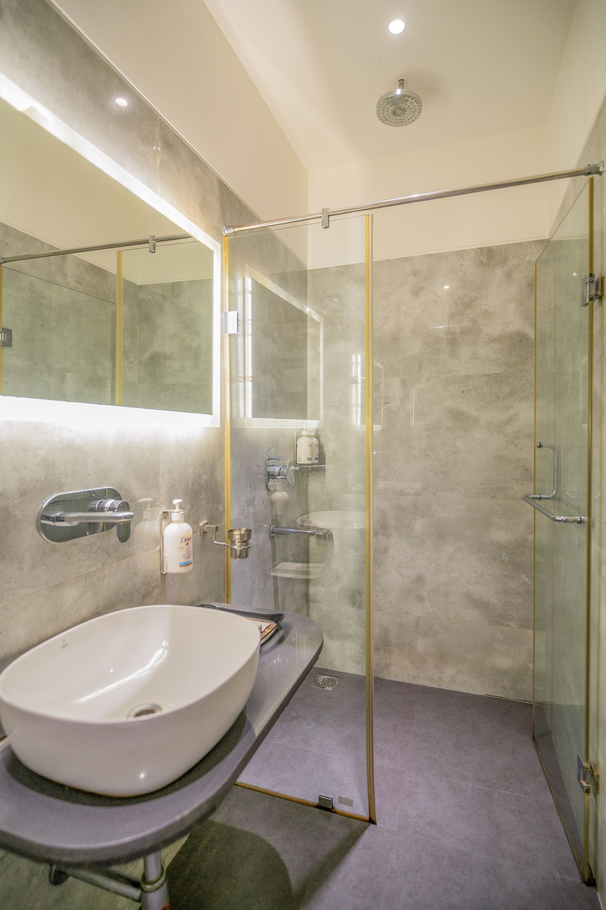 Hotel Varun Deluxe Room 8