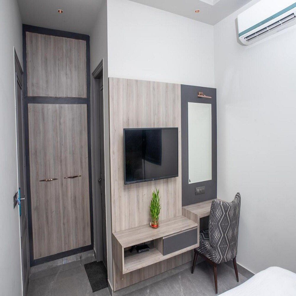 undefined Hotel Viasora 8