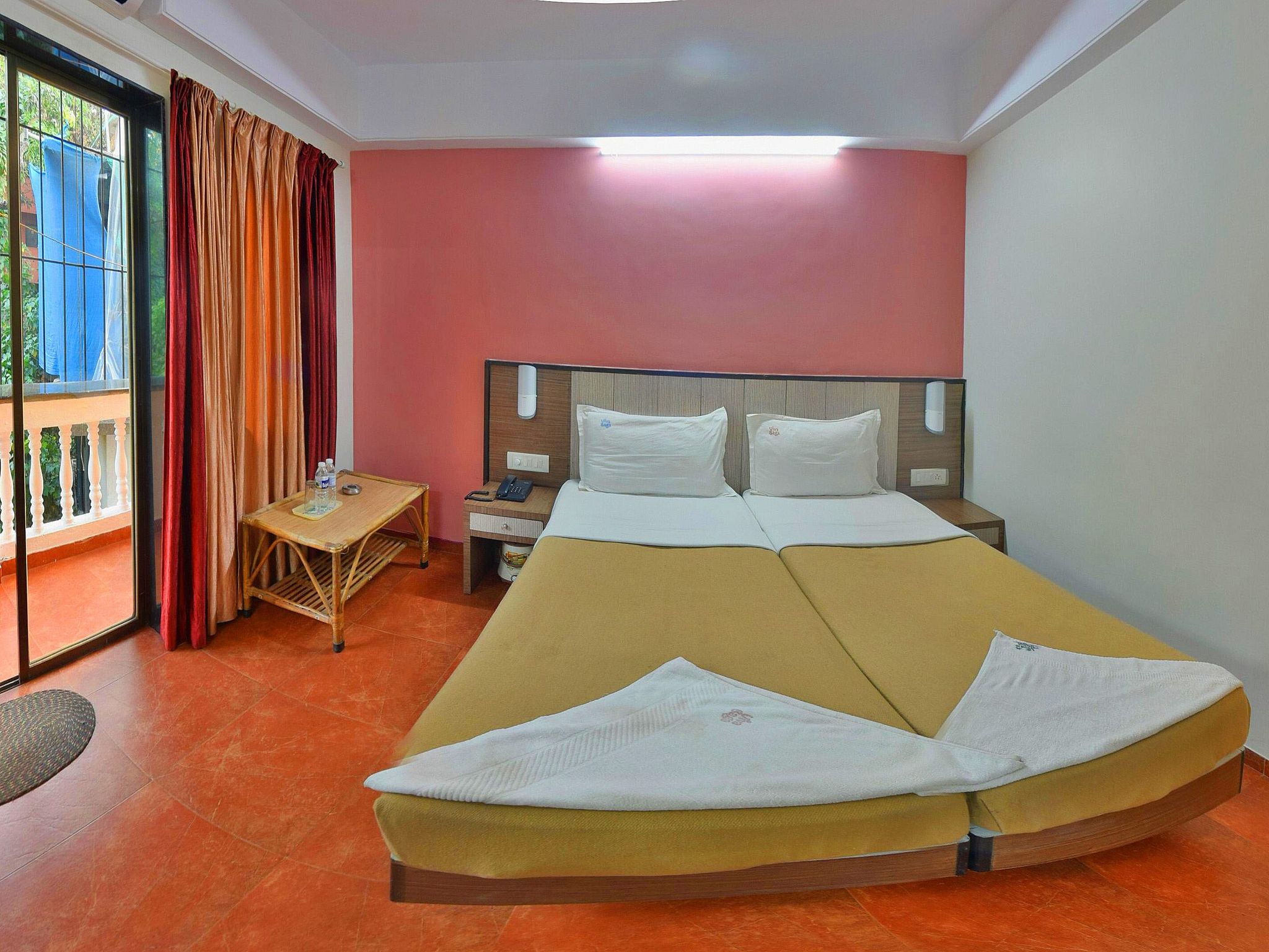 COMPACT ROOM AC 2 BEDS