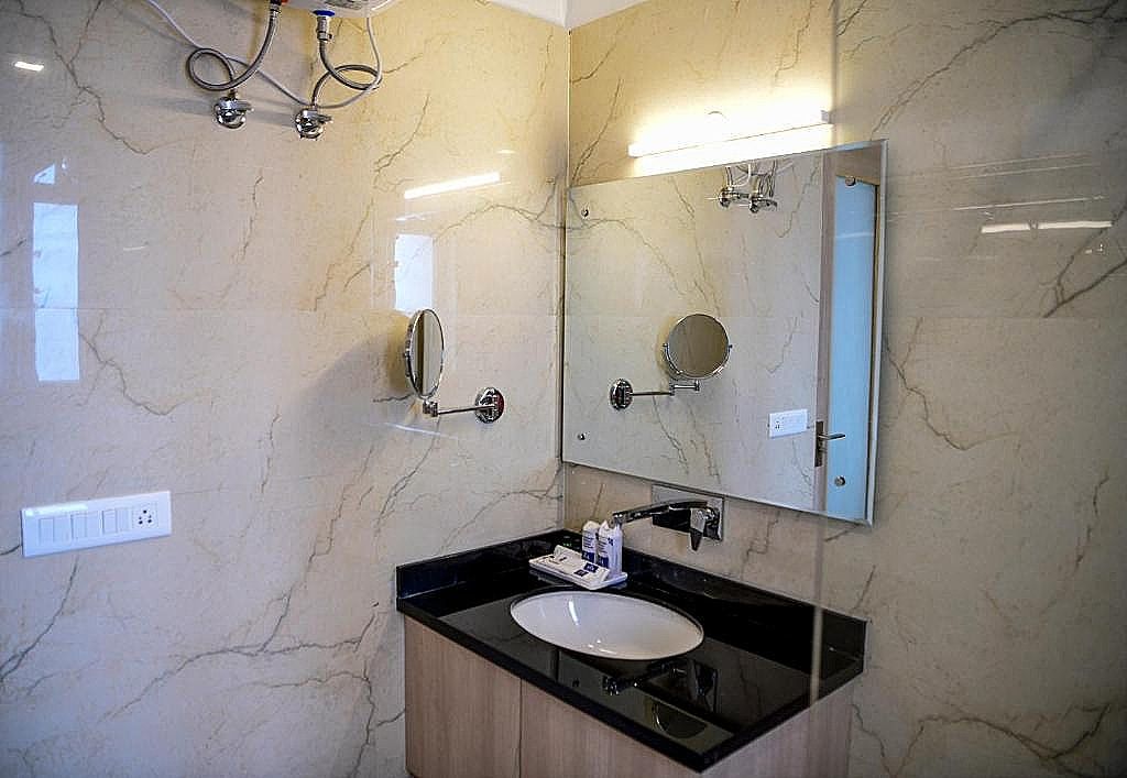 Hotel White Rock By The Solitaire Hospitality Superior Twin Room 8