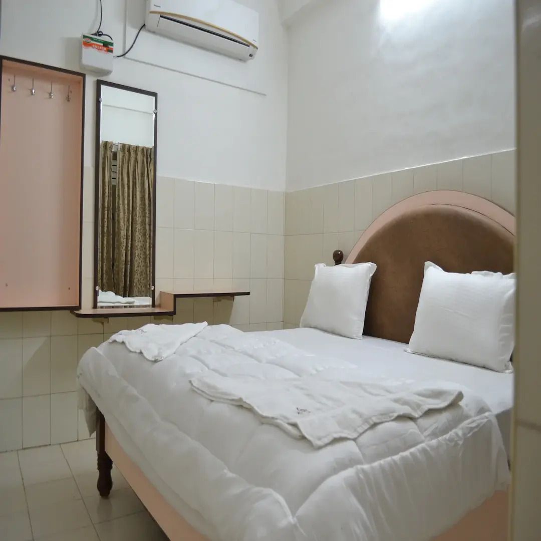 Deluxe AC Room