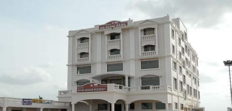 i-ROOMZ Ratna Sagam Residency