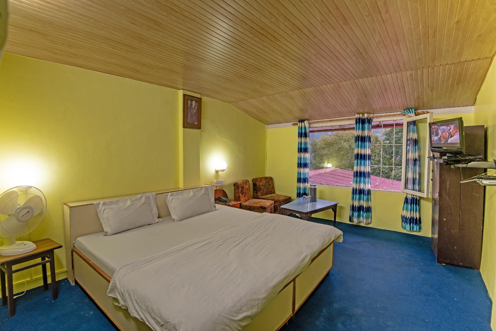 India Hotel - Lake View - Mall Road Nainital 3rd Floor Lake view Standard Room 6