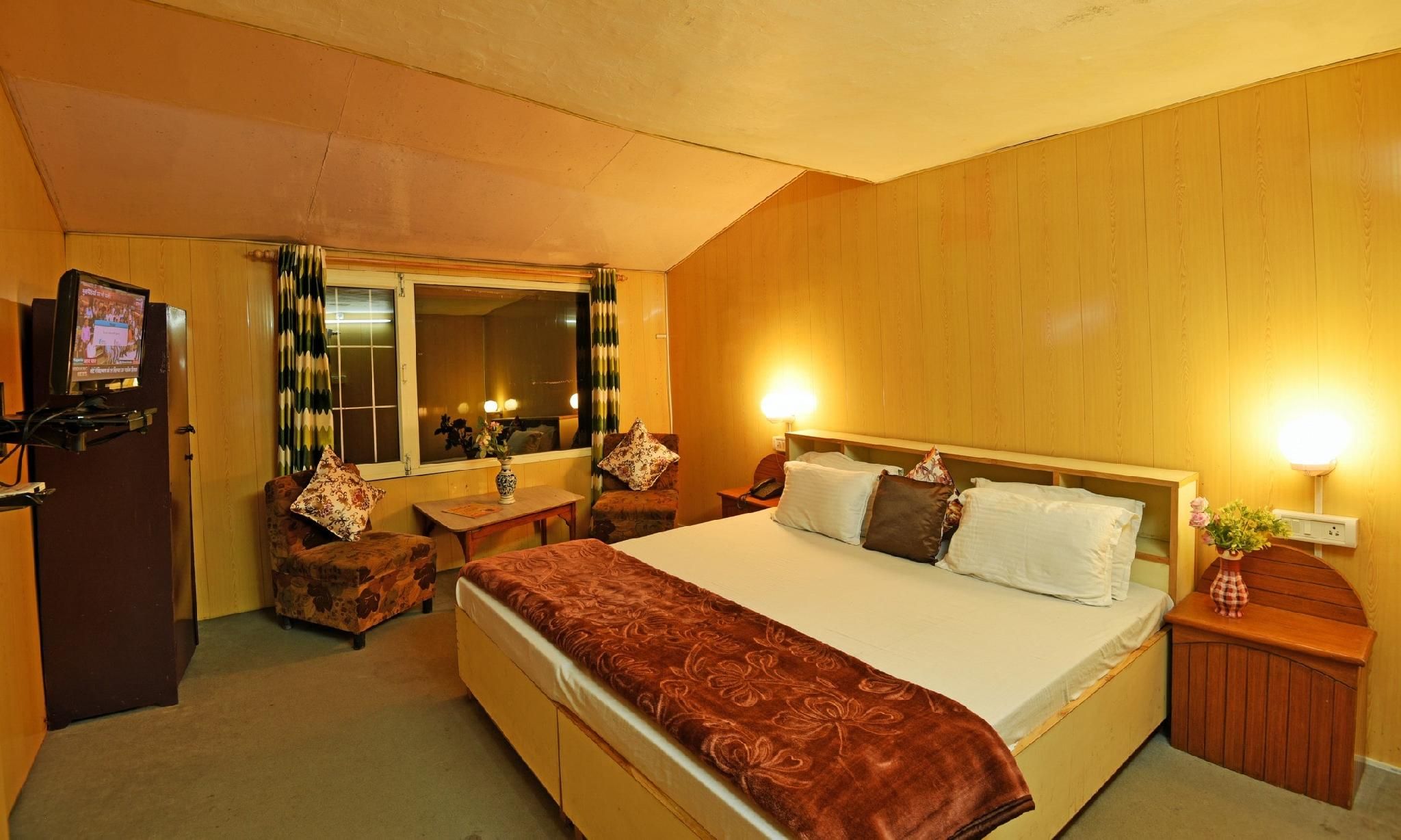 India Hotel - Lake View - Mall Road Nainital 3rd Floor Lake view Standard Room 12