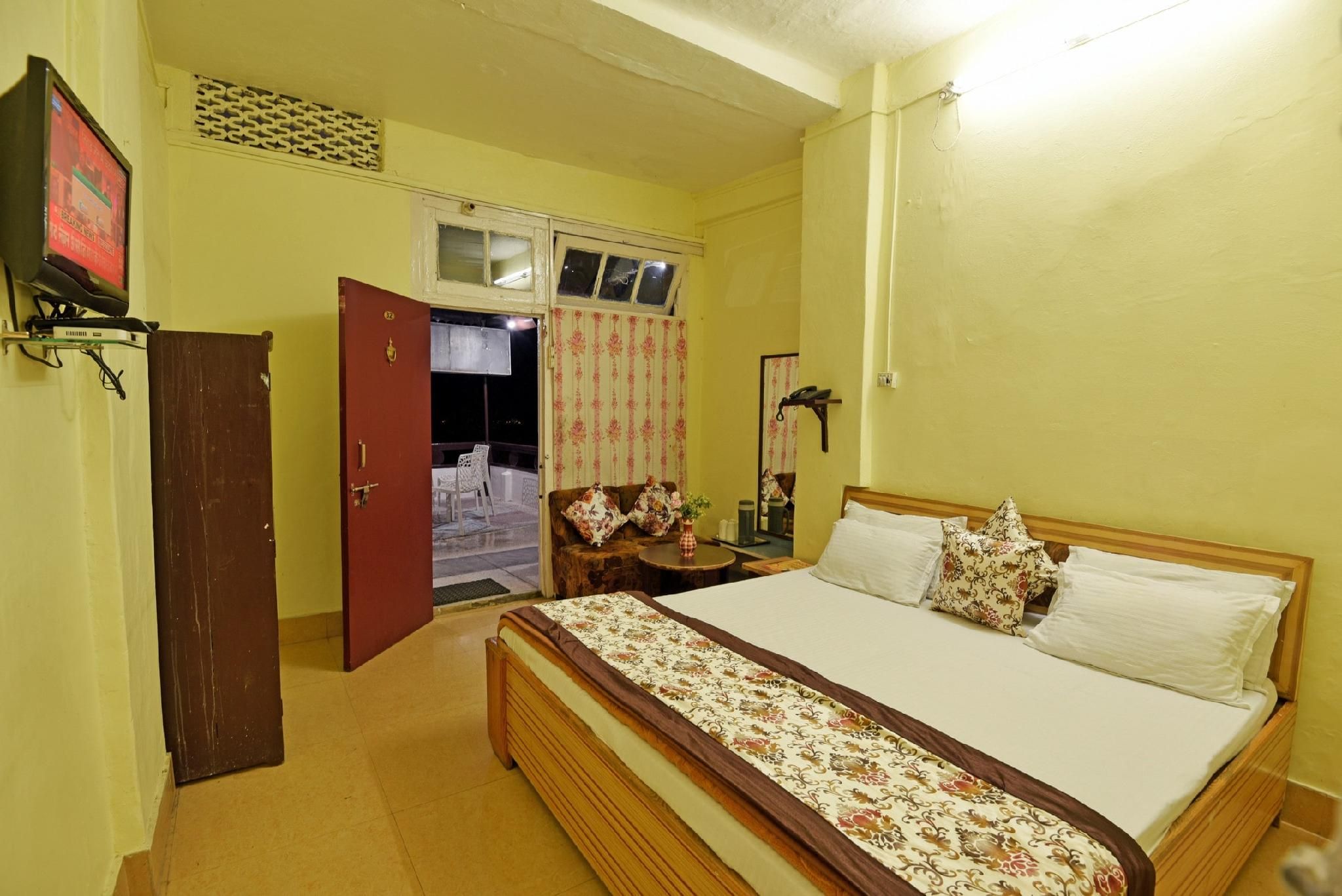 India Hotel - Lake View - Mall Road Nainital 3rd Floor Lake view Standard Room 13