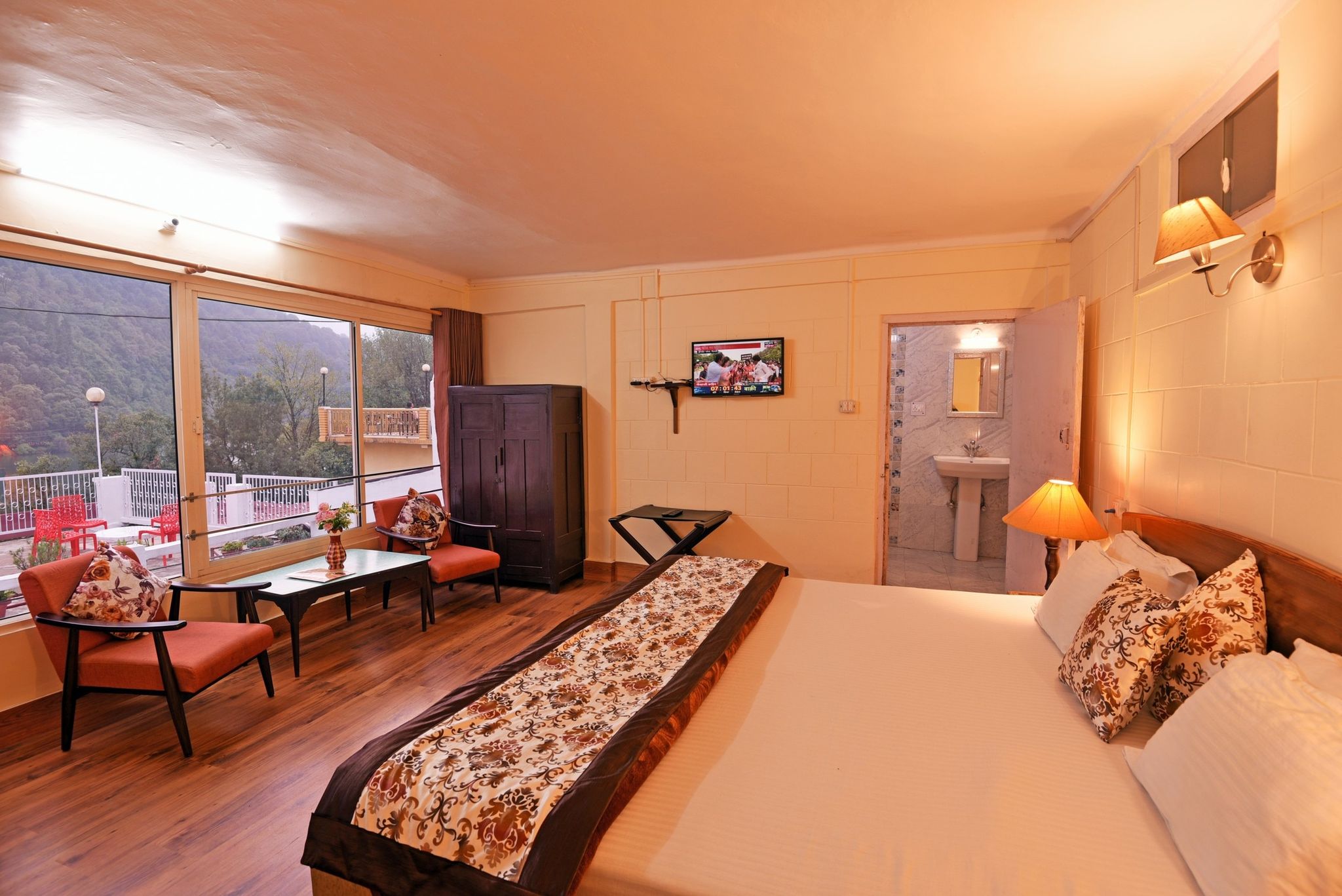 4th Floor Lake View Deluxe Room