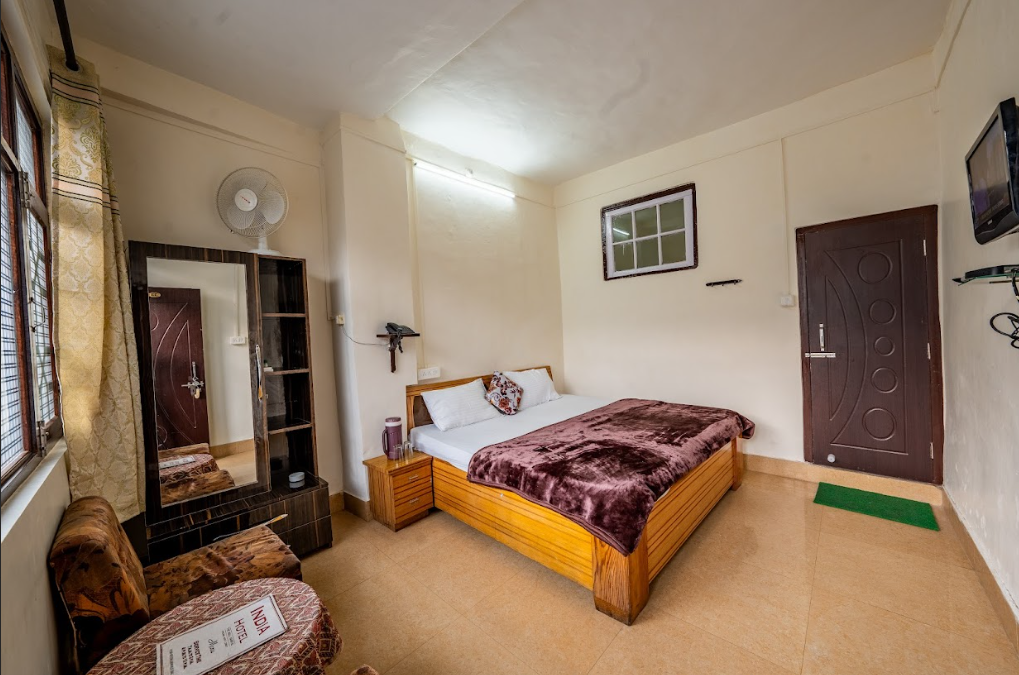 India Hotel - Lake View - Mall Road Nainital 3rd Floor Lake view Standard Room 16