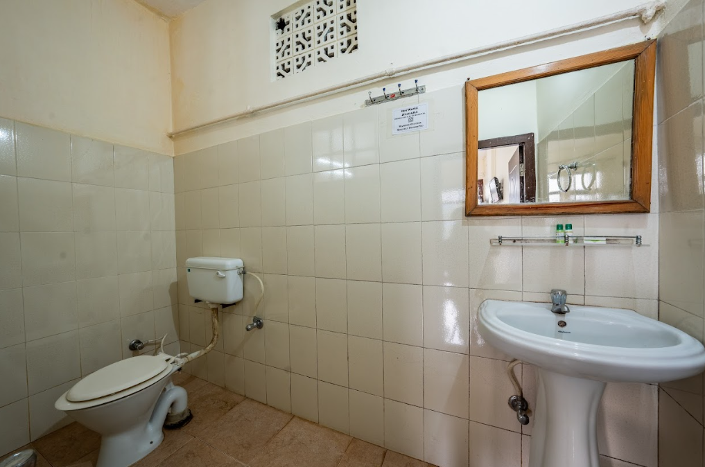 India Hotel - Lake View - Mall Road Nainital 3rd Floor Lake view Standard Room 18