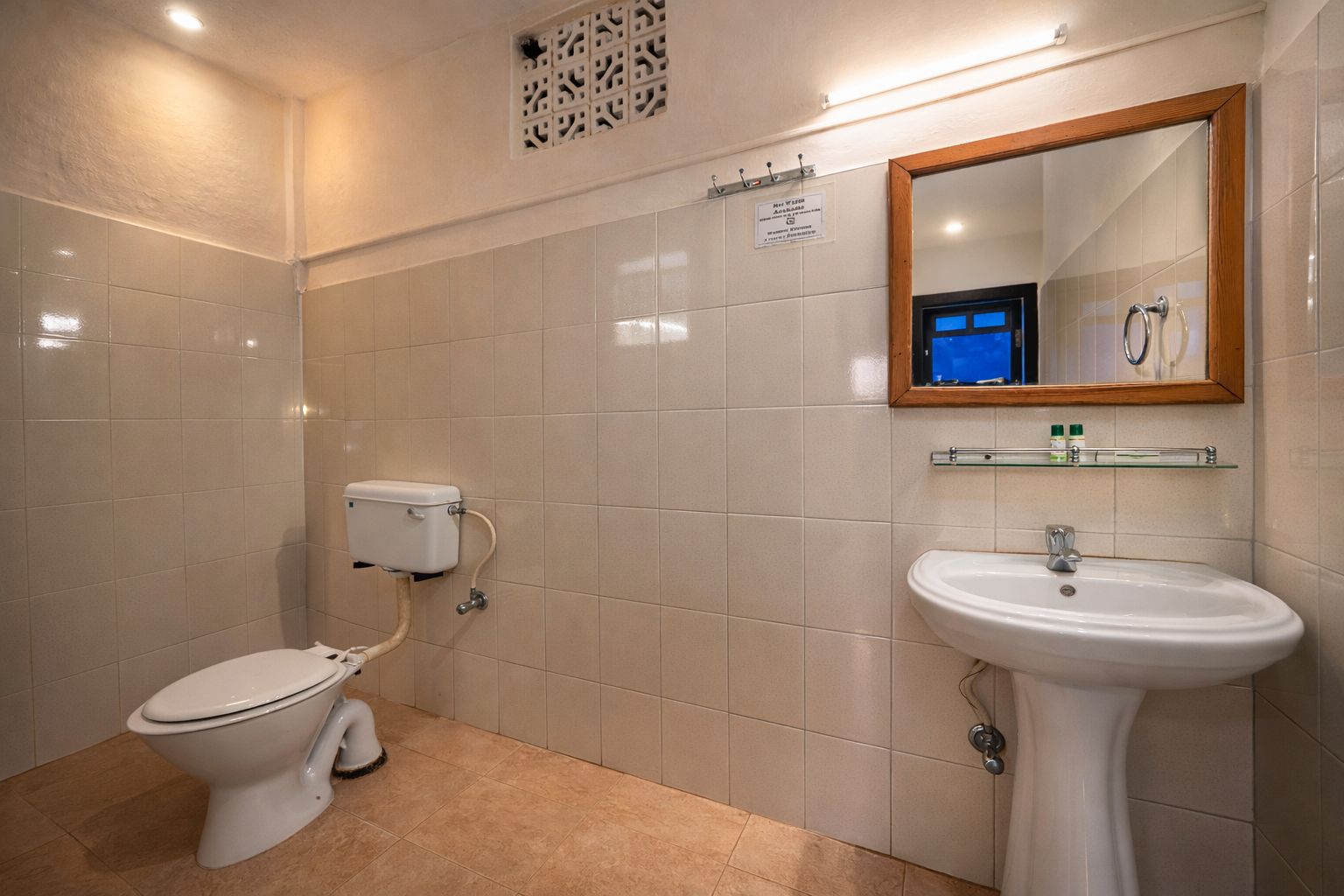 India Hotel - Lake View - Mall Road Nainital 3rd Floor Lake view Standard Room 4