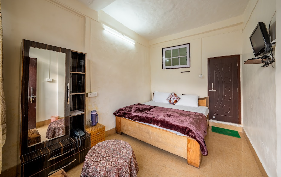 India Hotel - Lake View - Mall Road Nainital 3rd Floor Lake view Standard Room 17