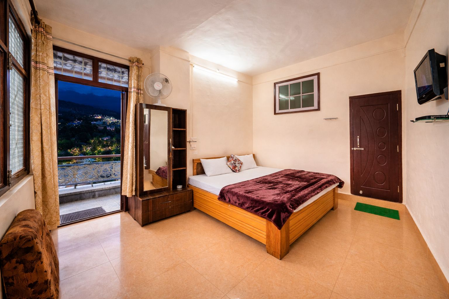 India Hotel - Lake View - Mall Road Nainital 3rd Floor Lake view Standard Room 3