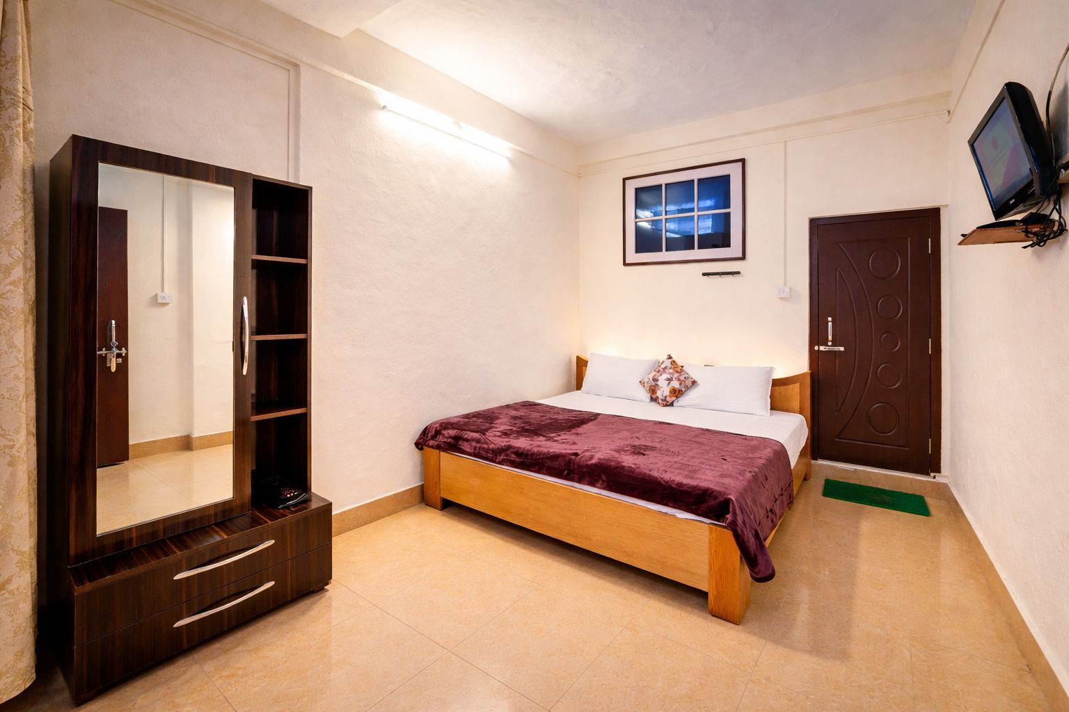 India Hotel - Lake View - Mall Road Nainital 3rd Floor Lake view Standard Room 5