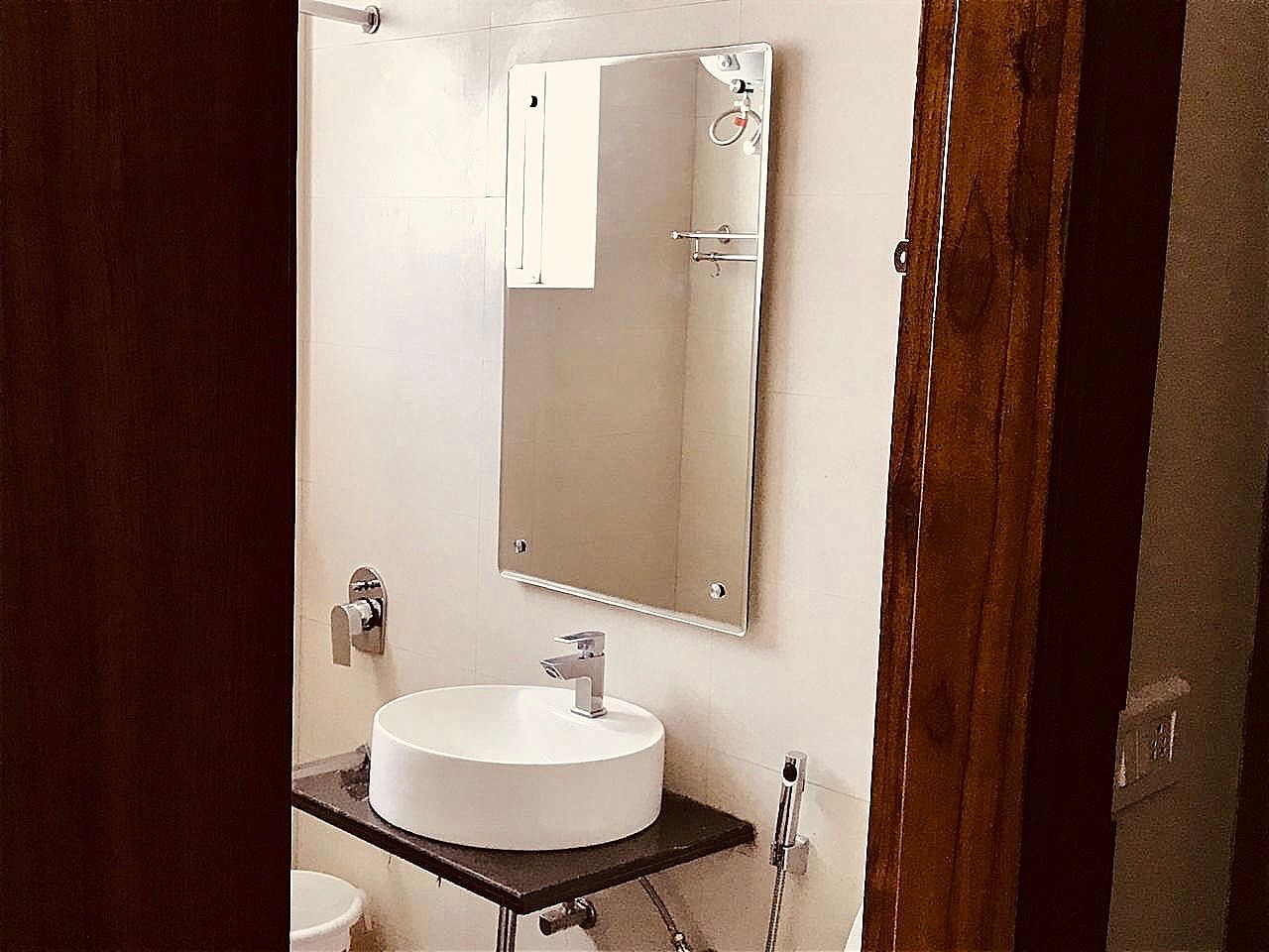 JS Inn Deluxe Room 6