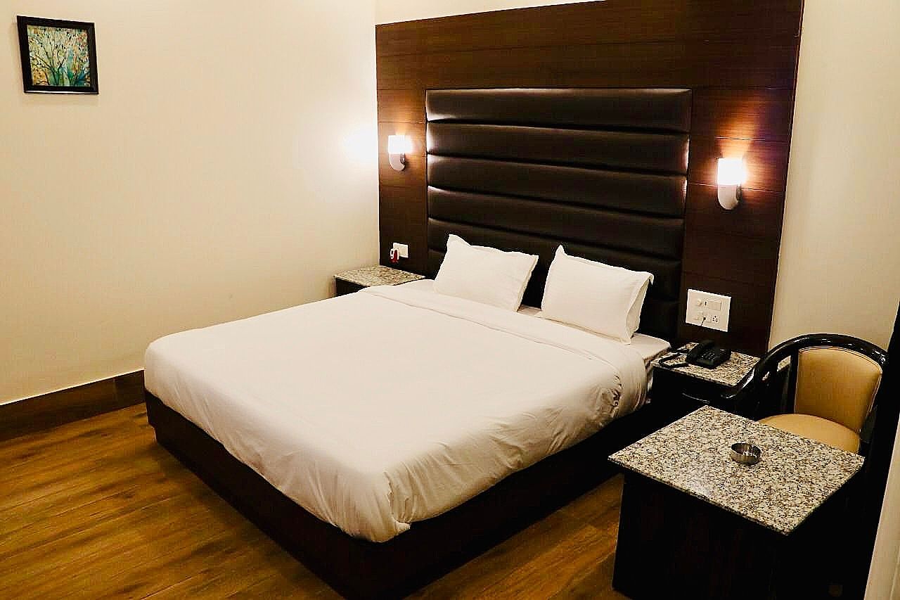 JS Inn Deluxe Room 3