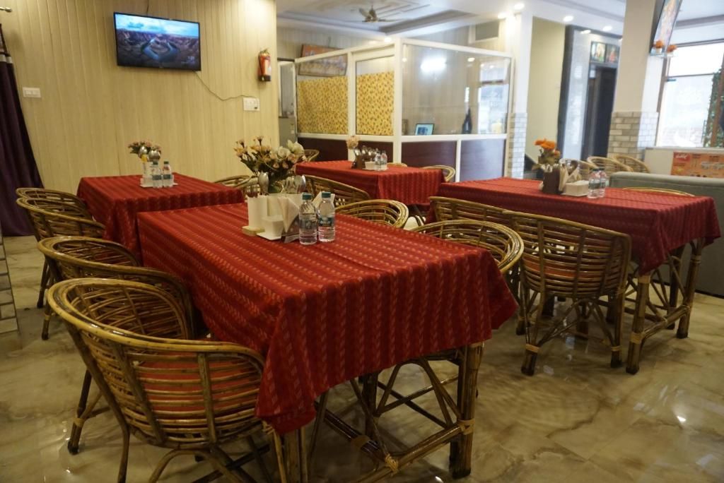 Food & Dining