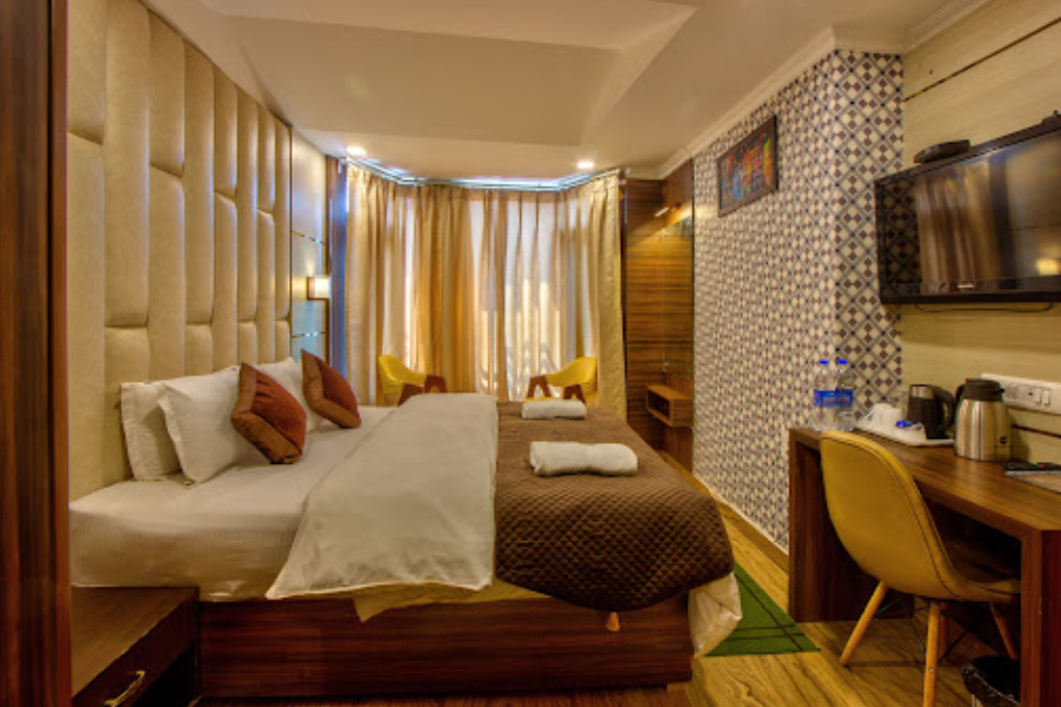 Deluxe Valley View Room