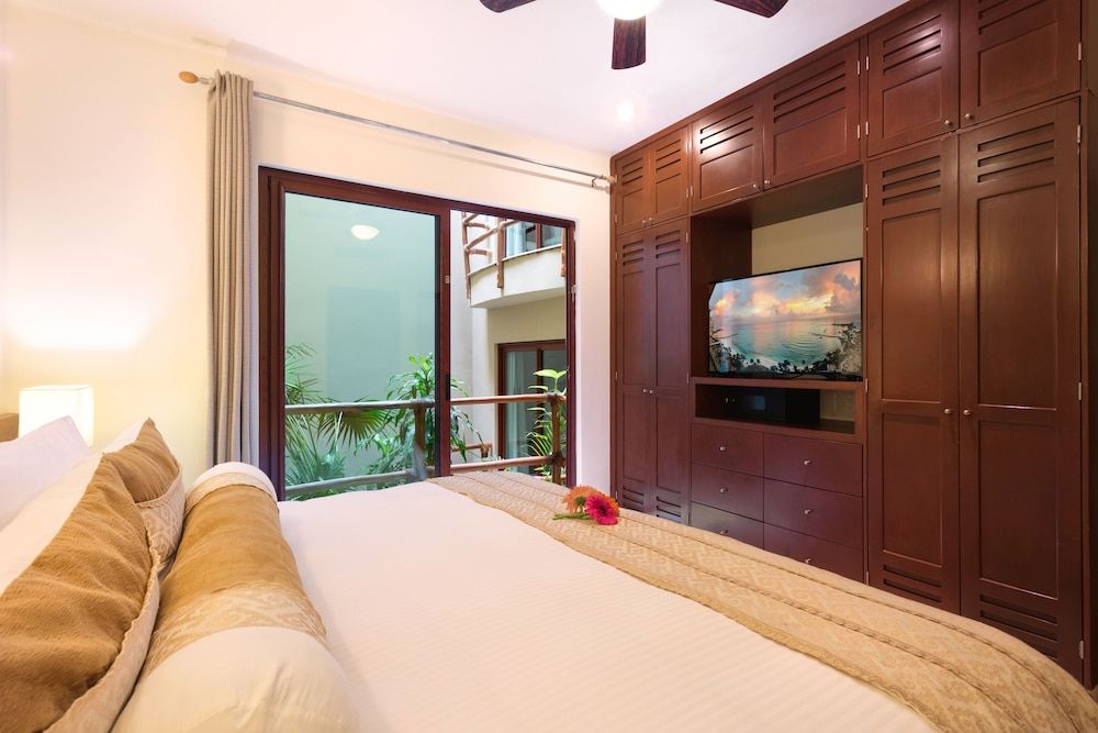 Maya Villa Condo Hotel & Beach Club Comfort Condo, 1 Bedroom, Kitchen 5