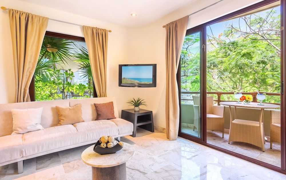 Maya Villa Condo Hotel & Beach Club Family Condo, 2 Bedrooms, Kitchen 8