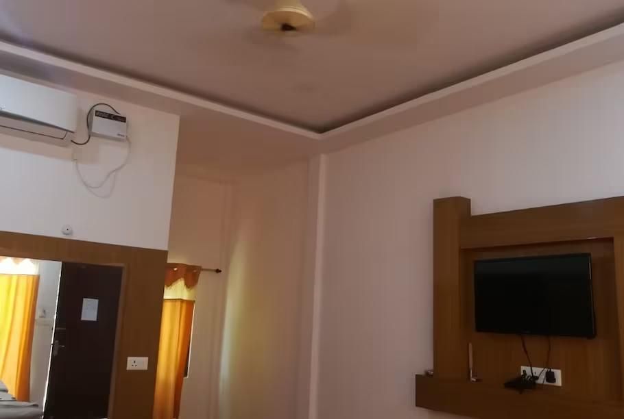 Laxmi Continental Resort Triple Cottage 3