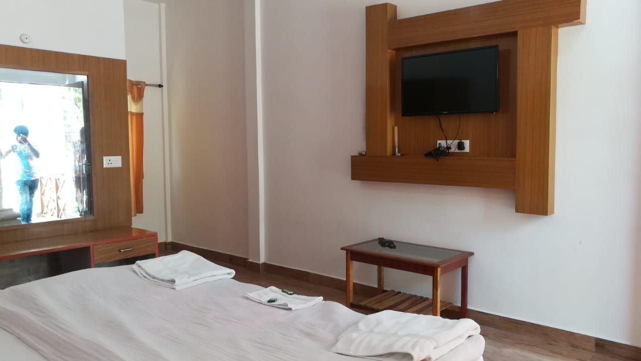 Laxmi Continental Resort Triple Cottage 4