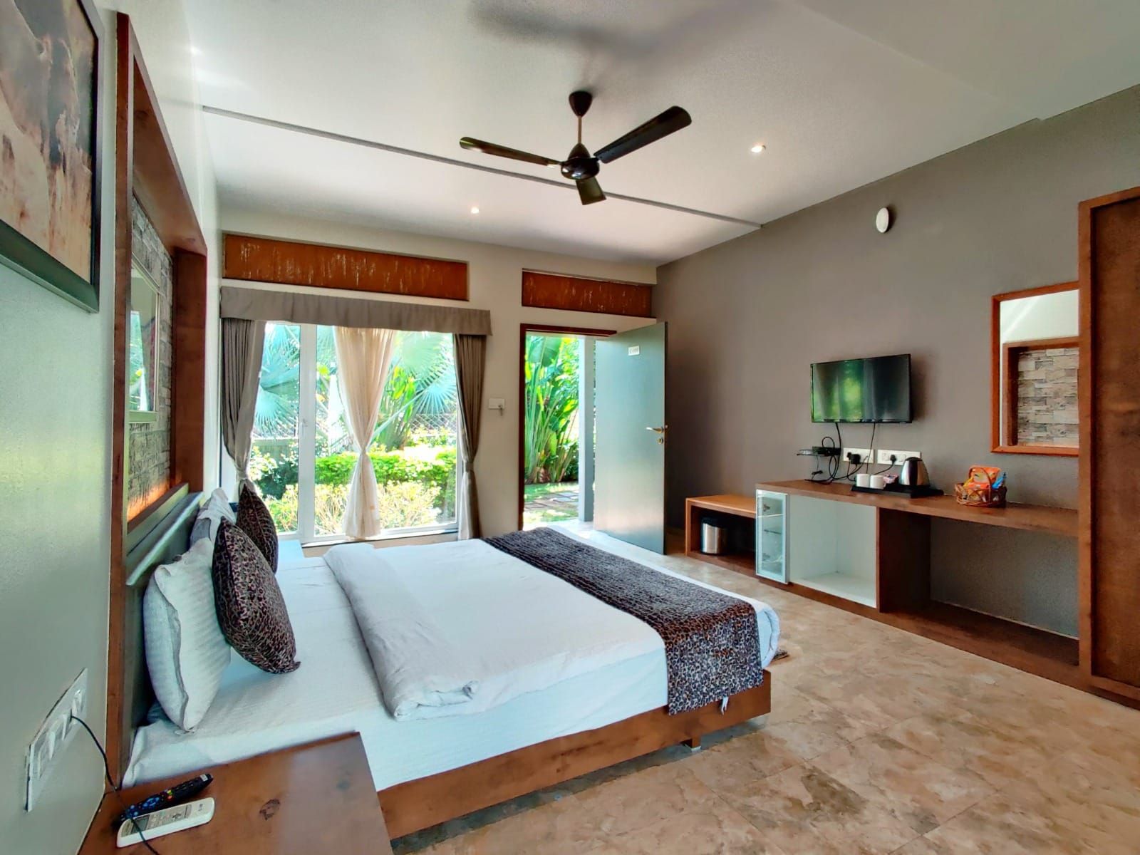 Lion Signature Family Resort Deluxe Room 4