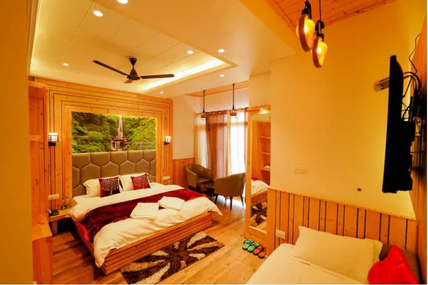 Superior Triple bedroom Luxurious wooden interior Mountain View private balcony (220 Sq Ft)