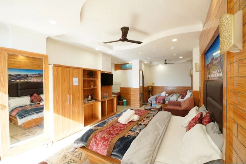 Family suite (four bed room) Retreat Mountain View private balcony (350 Sq Ft)-3 floor downstairs