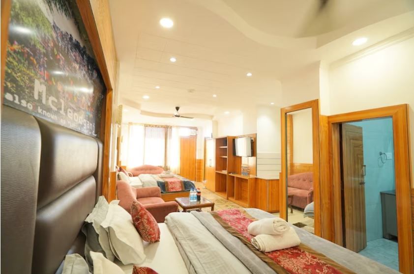 Family suite (four bed room) Retreat Mountain View private balcony (350 Sq Ft)-3 floor downstairs