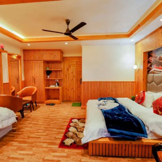 Superior Triple bedroom Luxurious wooden interior Mountain View private balcony (220 Sq Ft)