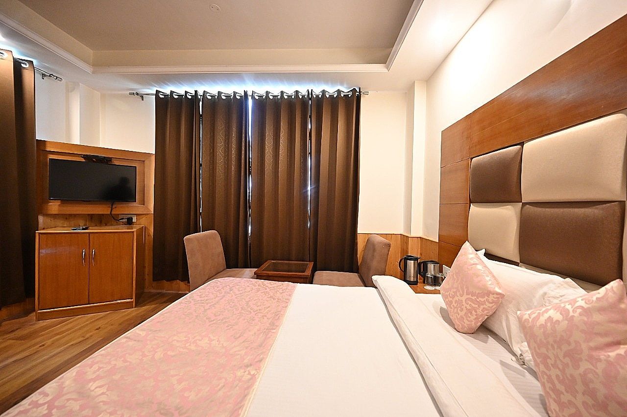 Super Deluxe Rohtang view with private Balcony