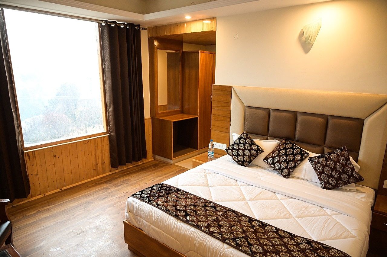Lotus Inn Rohtang View Deluxe Room 3