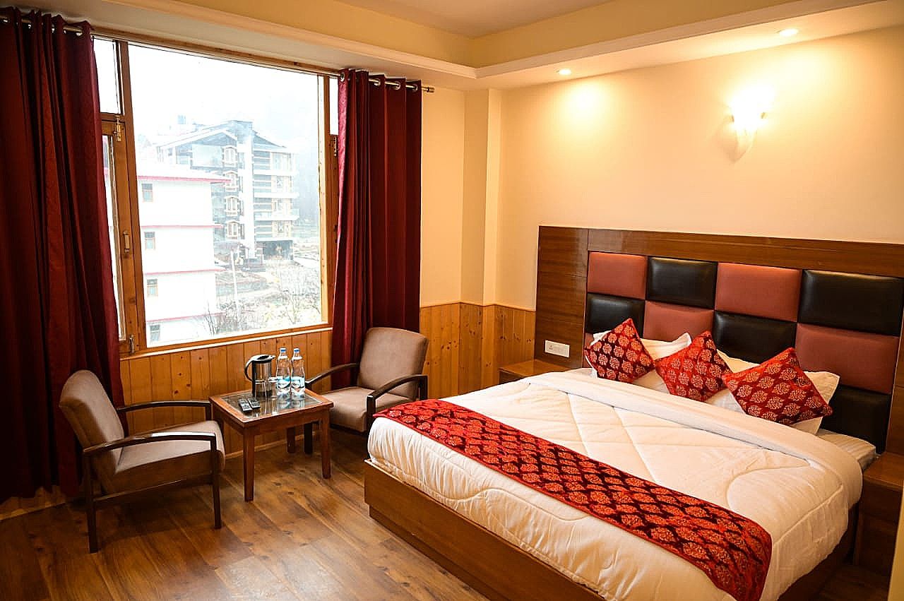 Lotus Inn Rohtang View Deluxe Room 2