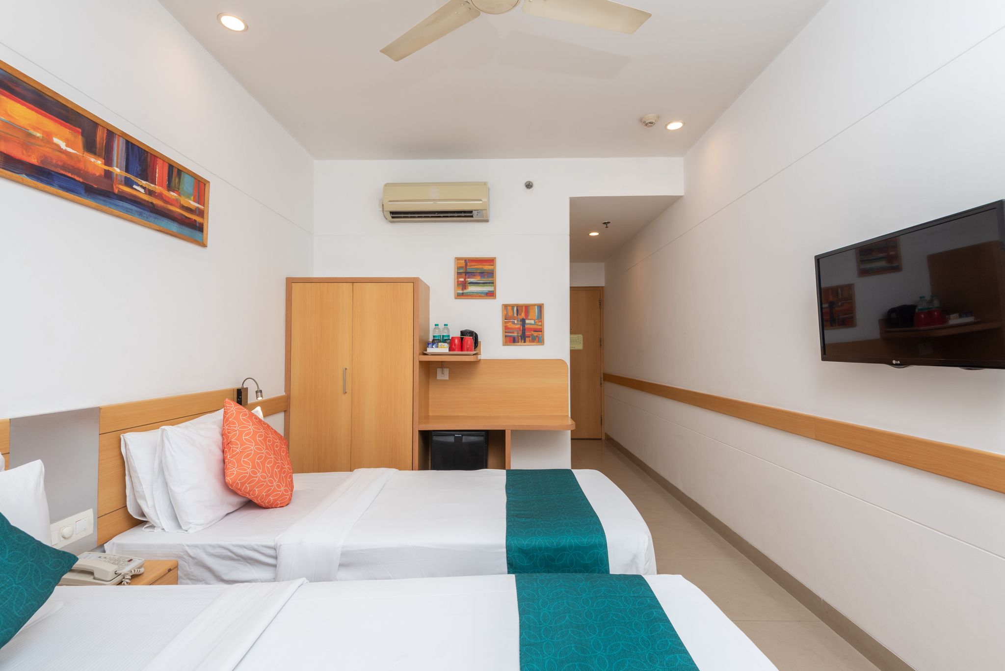 Mango Grove Hotel Superior Room - City View (Twin Beds) 2