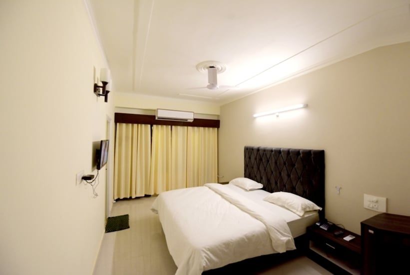 Double Bed AC Room