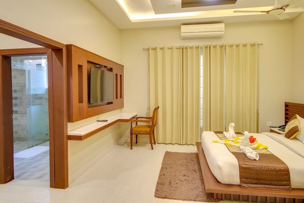 Maulik Mansion Resort Deluxe Room 9